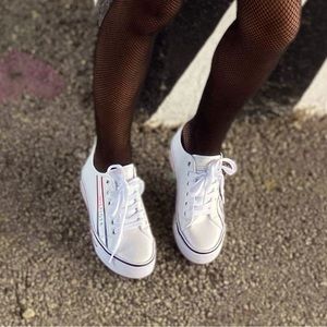 Tommy shoes size 6 1/2